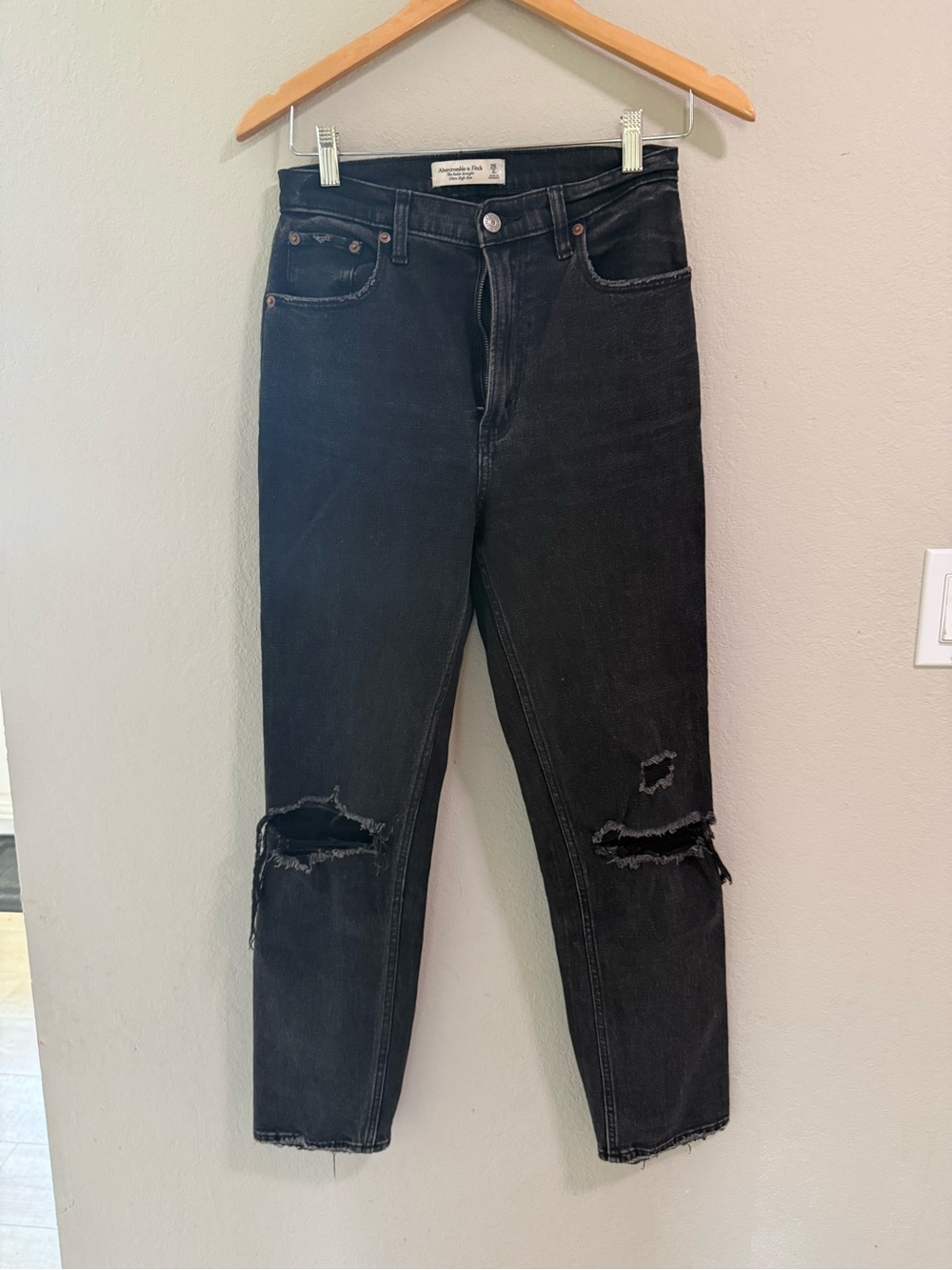 Abercrombie & Fitch Black Ultra High-Rise Ankle Straight Jeans